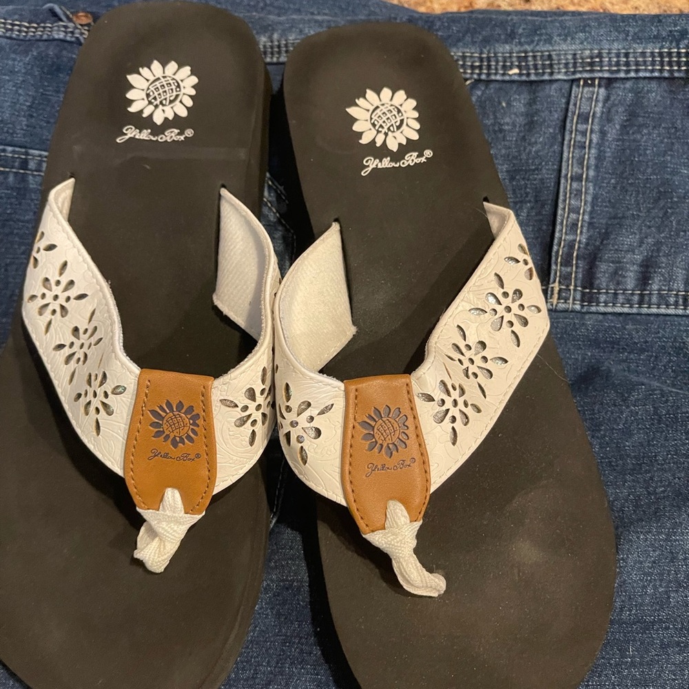 Yellow Box size 10 flip flops